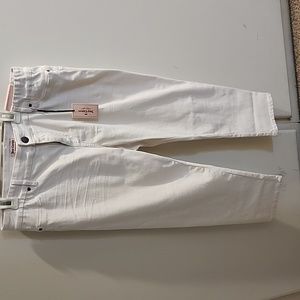 NWT Never Been Worn Juicy Couture Capri Jeans. Size 14